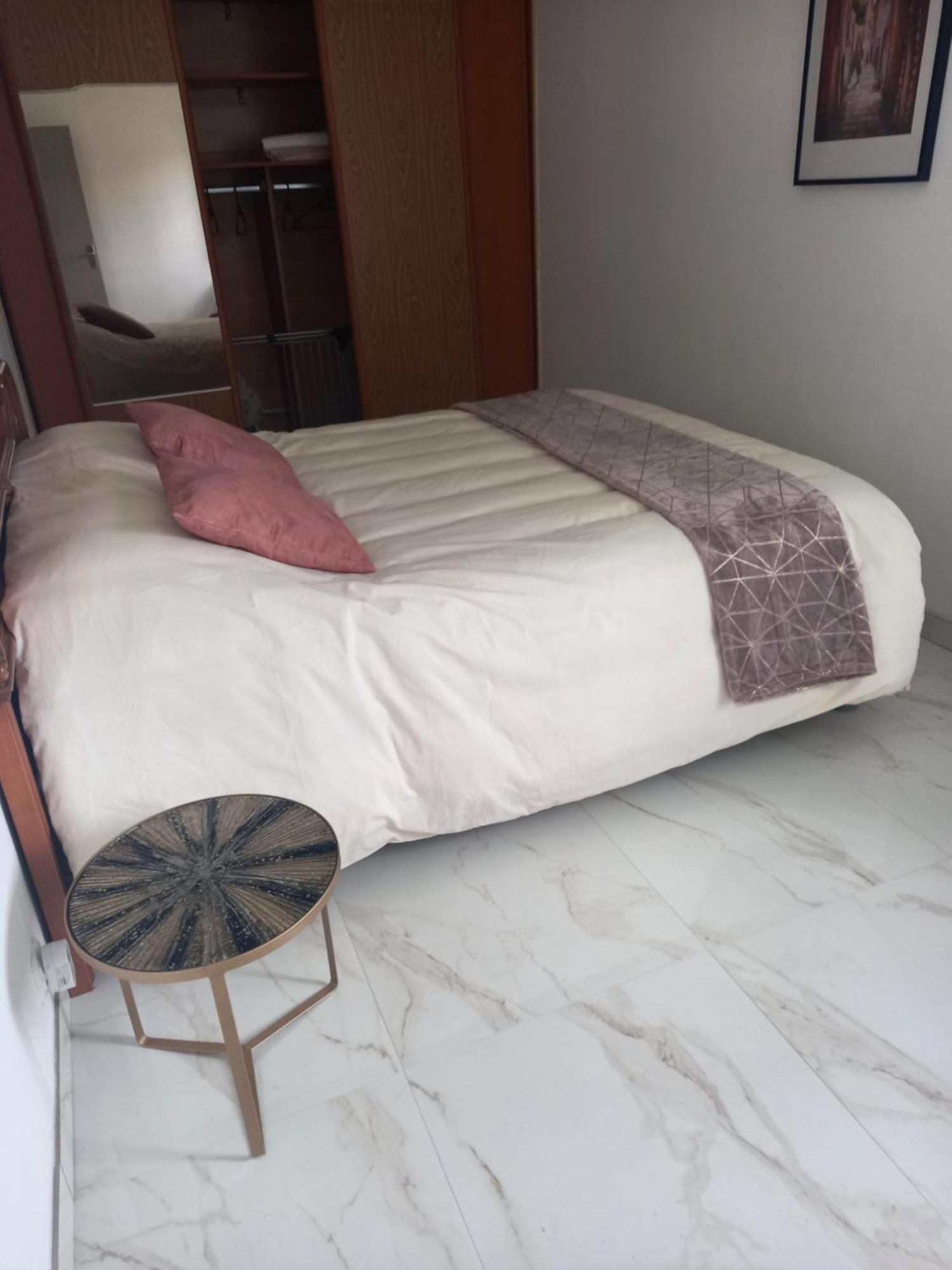 F2 Apartment *